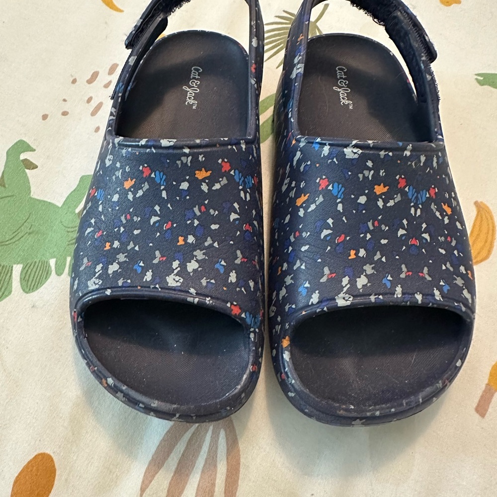Cat & Jack Kids' Navy Floral Slippers
